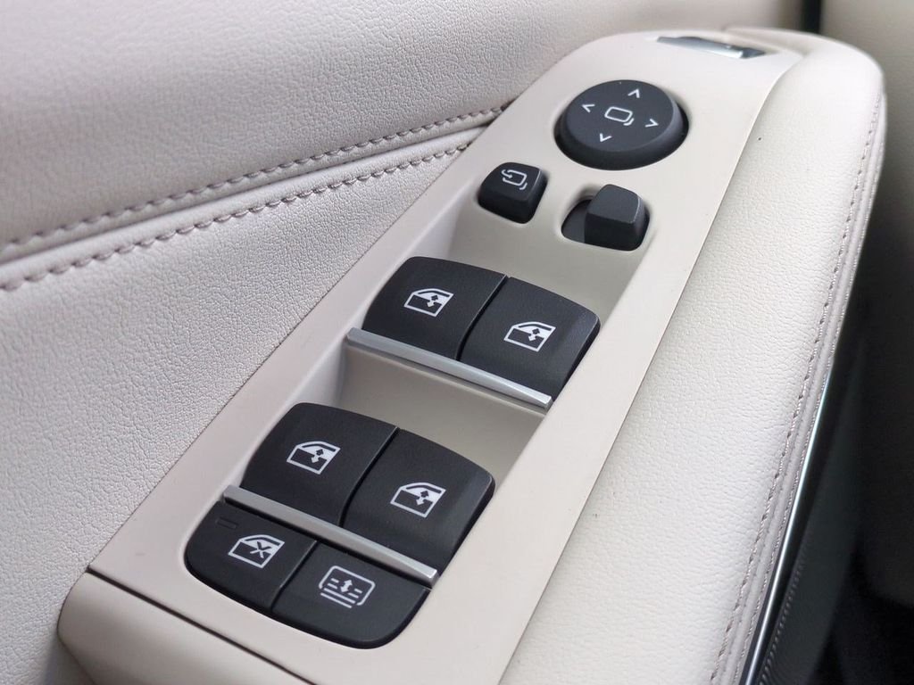 New 2027 Gray Metallic BMW xDrive40i image 24