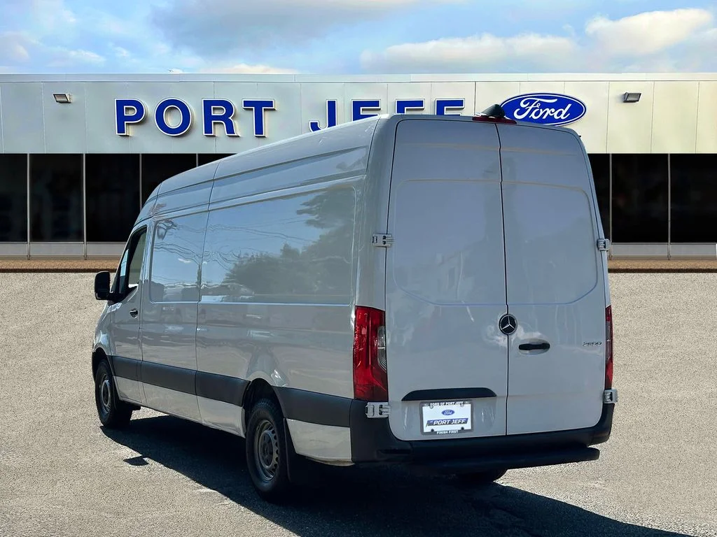 Used 2021 White Mercedes-Benz Cargo 170 WB image 7