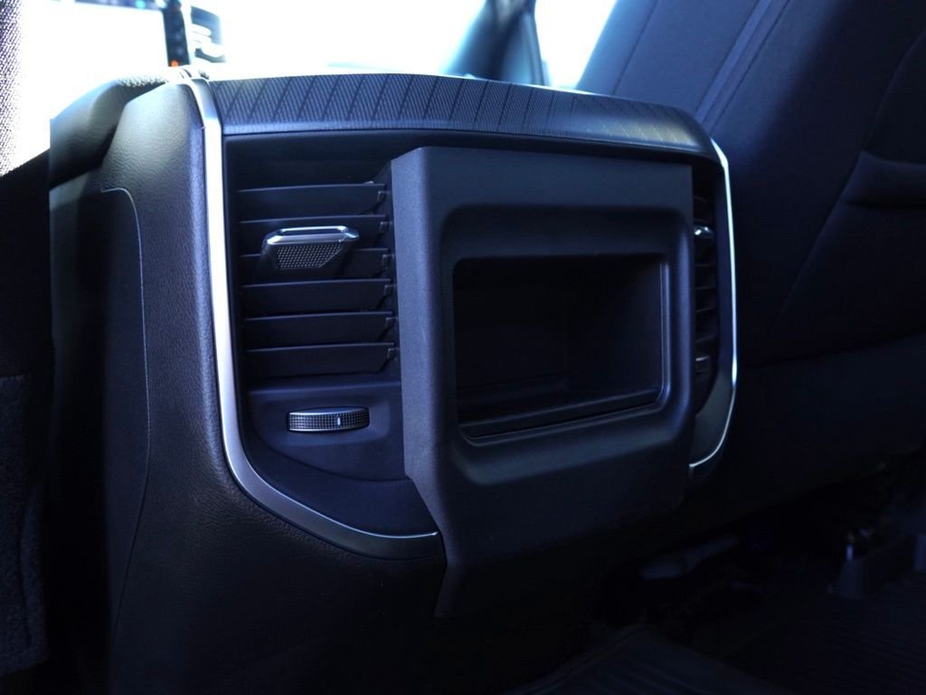 New 2026 Diamond Black Crystal Pearl-Coat Exterior Paint RAM Big Horn Night Edition image 22