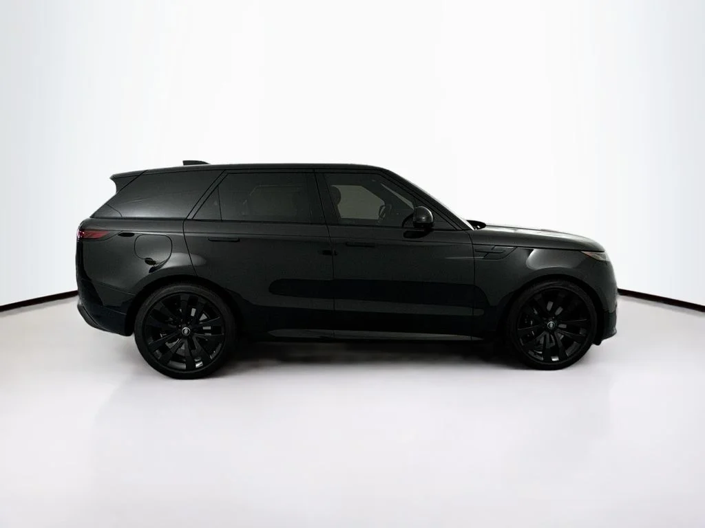 Used 2024 Black Land Rover Dynamic SE image 4