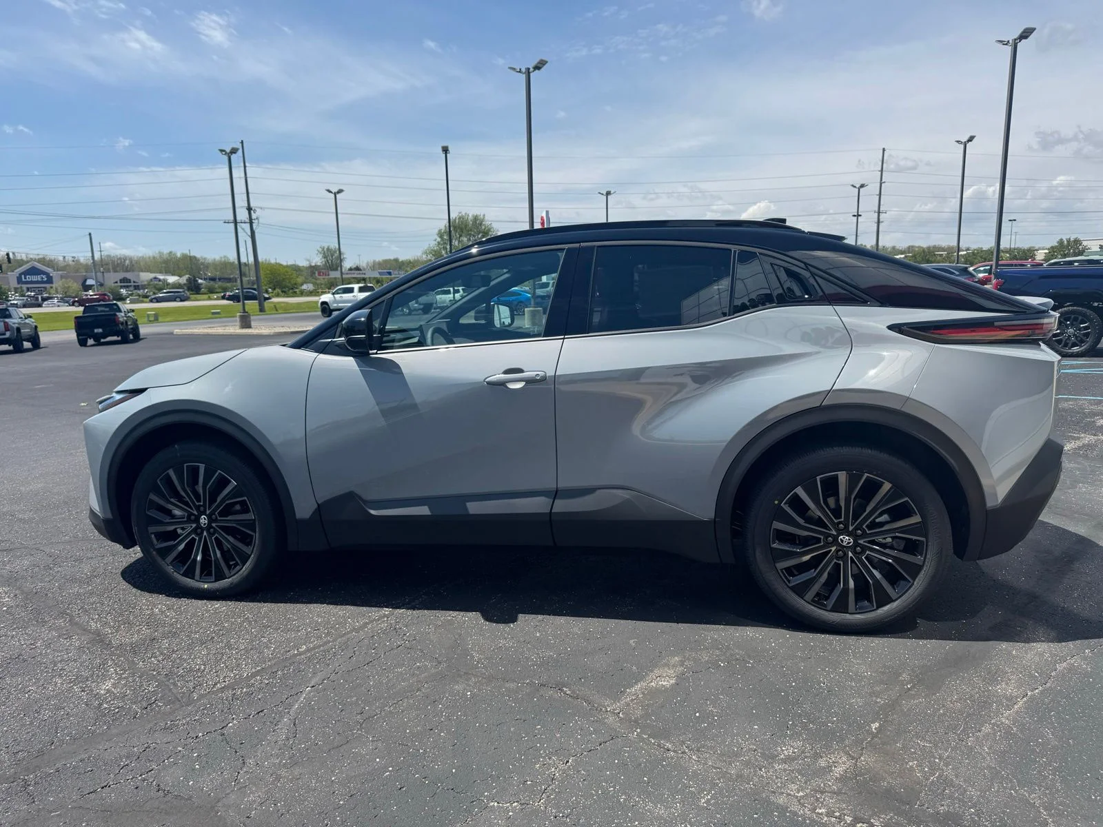 New 2026 Cement with Midnight Black Metallic roof <sup>1</sup> Toyota  XSE image 6