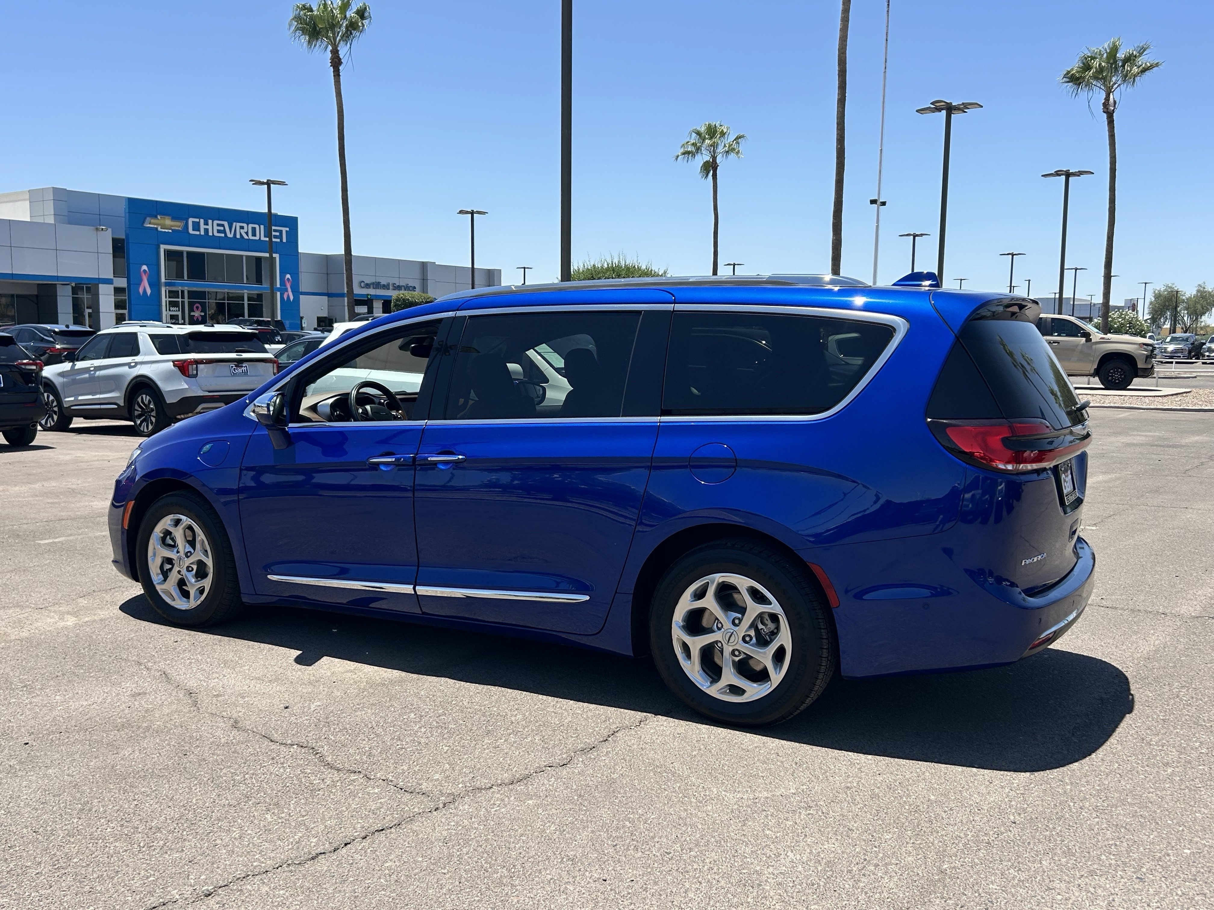 Used 2021 Ocean Blue Metallic Chrysler Hybrid Limited image 3