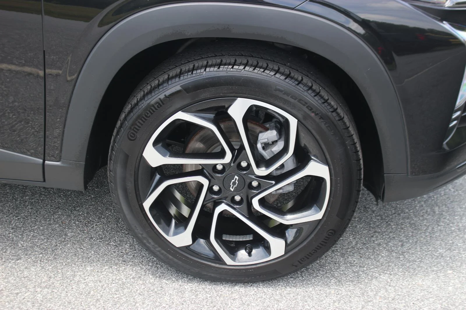 Used 2025 Mosaic Black Metallic Chevrolet 2RS image 27