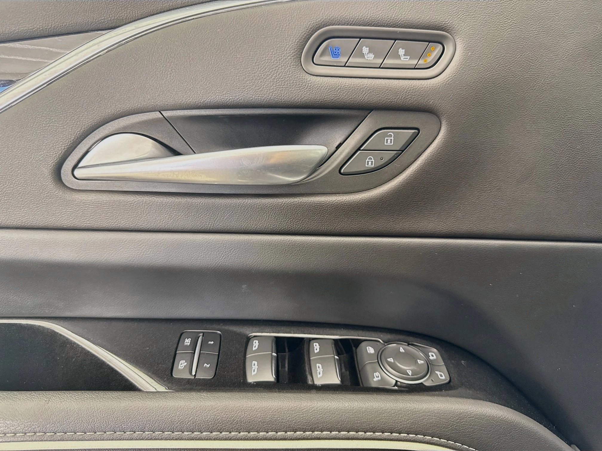 Used 2022 Crystal White Tricoat Cadillac Sport image 20