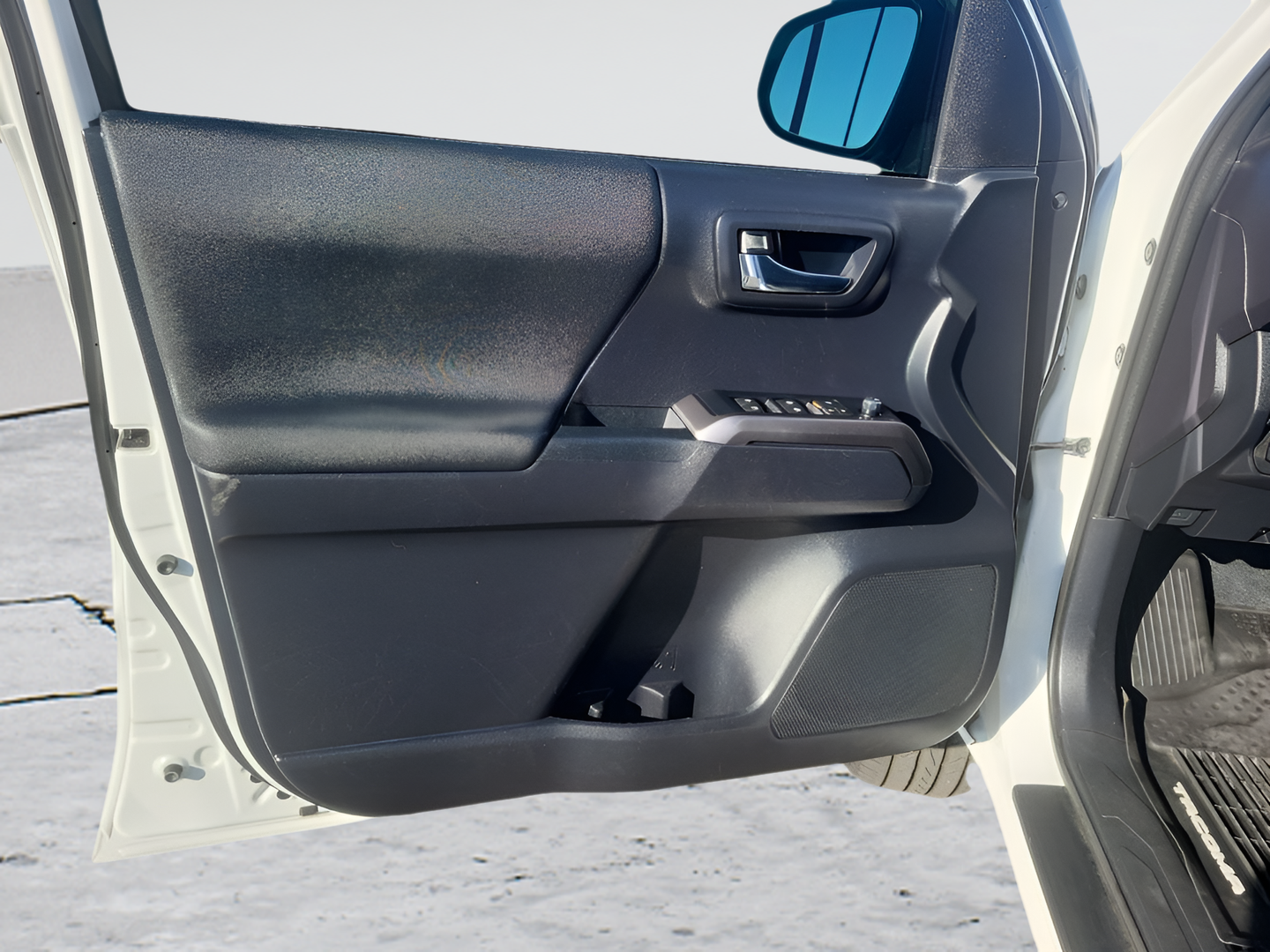 Used 2018 White Toyota TRD Off-Road image 10