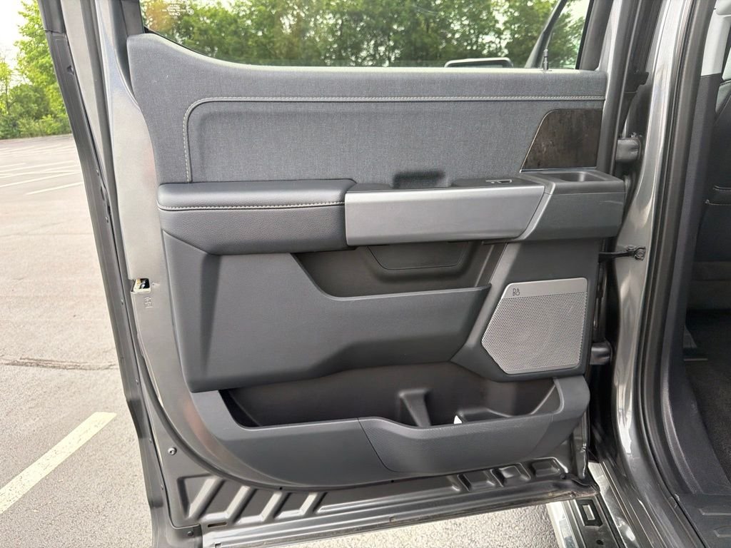 Used 2023 Gray Metallic Ford Lariat image 19