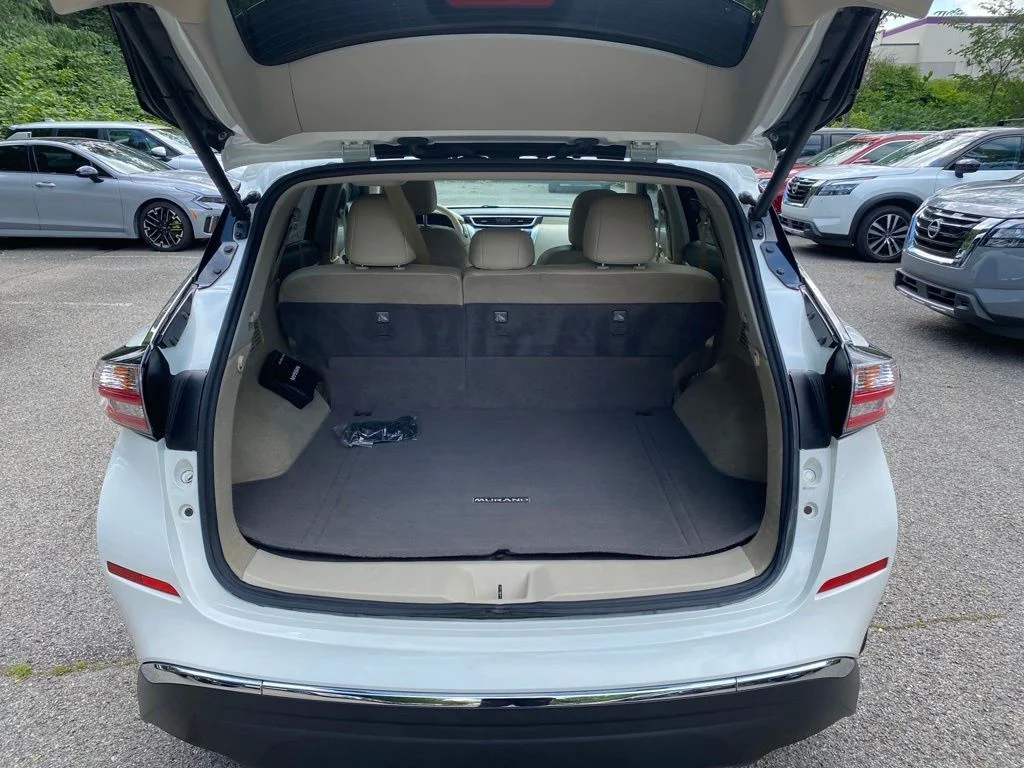 Used 2018 White Nissan SL image 23