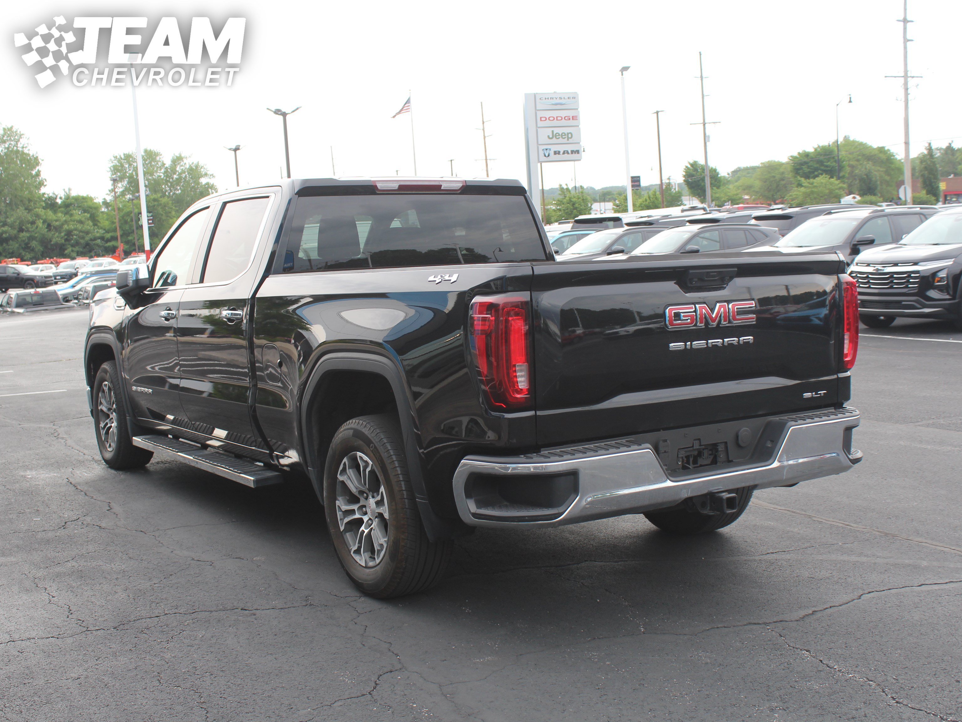 2023 GMC Sierra 1500 SLT - Photo 6