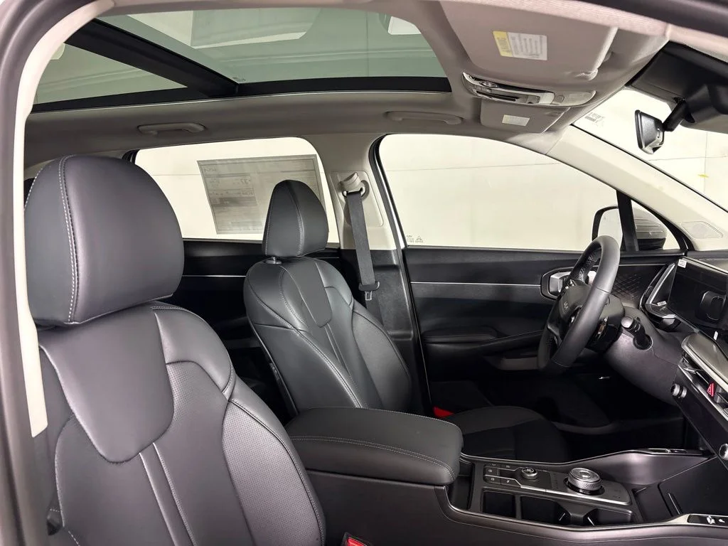 New 2026 Snow White Pearl Kia EX image 19
