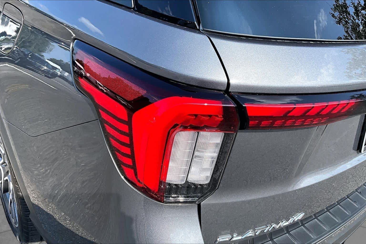 Used 2025 Carbonized Gray Metallic Ford Platinum image 28