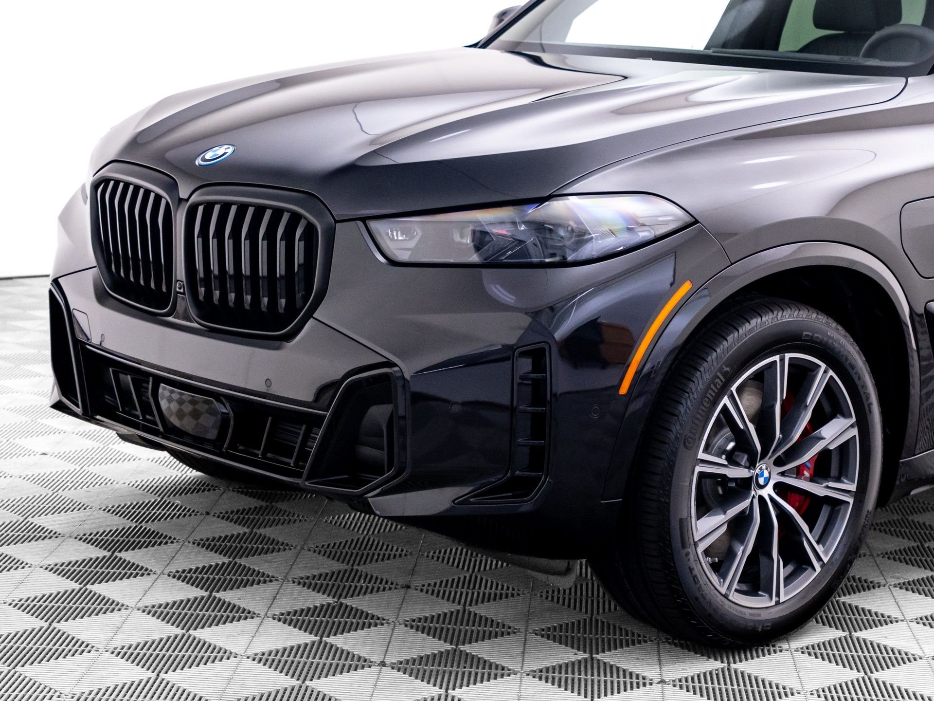 New 2026 Black Sapphire Metallic BMW xDrive50e image 38