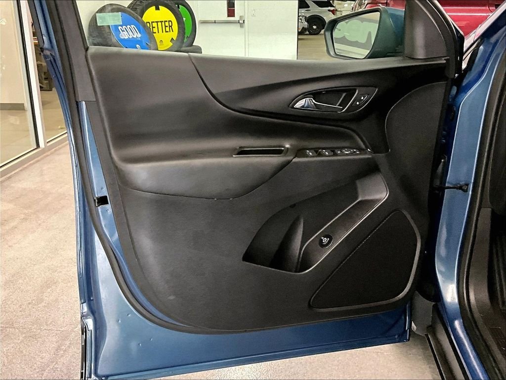 Used 2024 Lakeshore Blue Metallic Chevrolet LT image 9