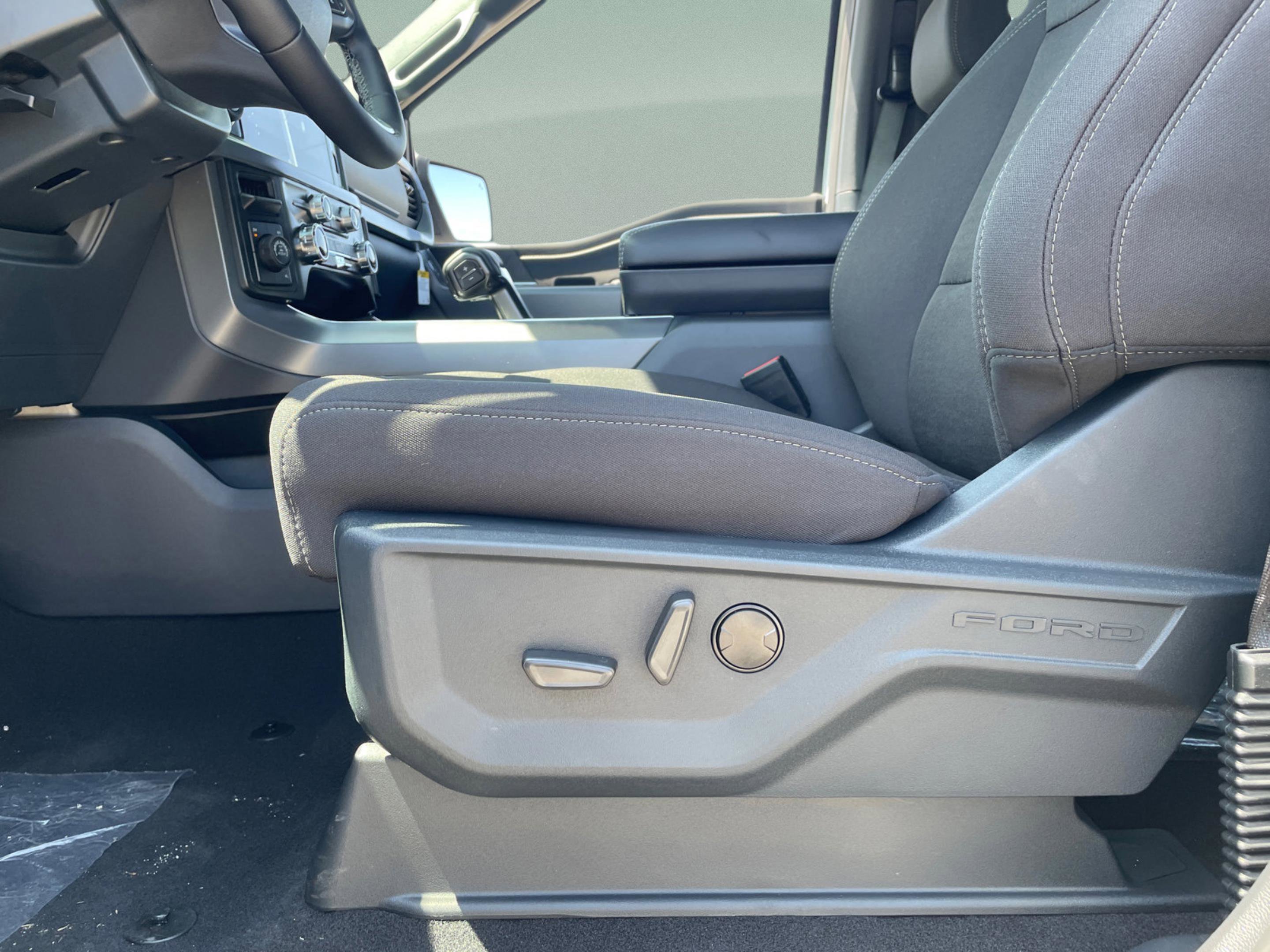 2025 Ford F-150 XLT - Photo 18