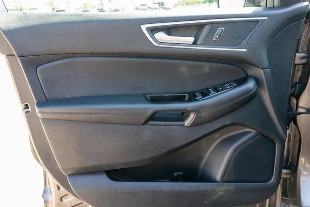 Used 2019 Gray Ford SEL image 19