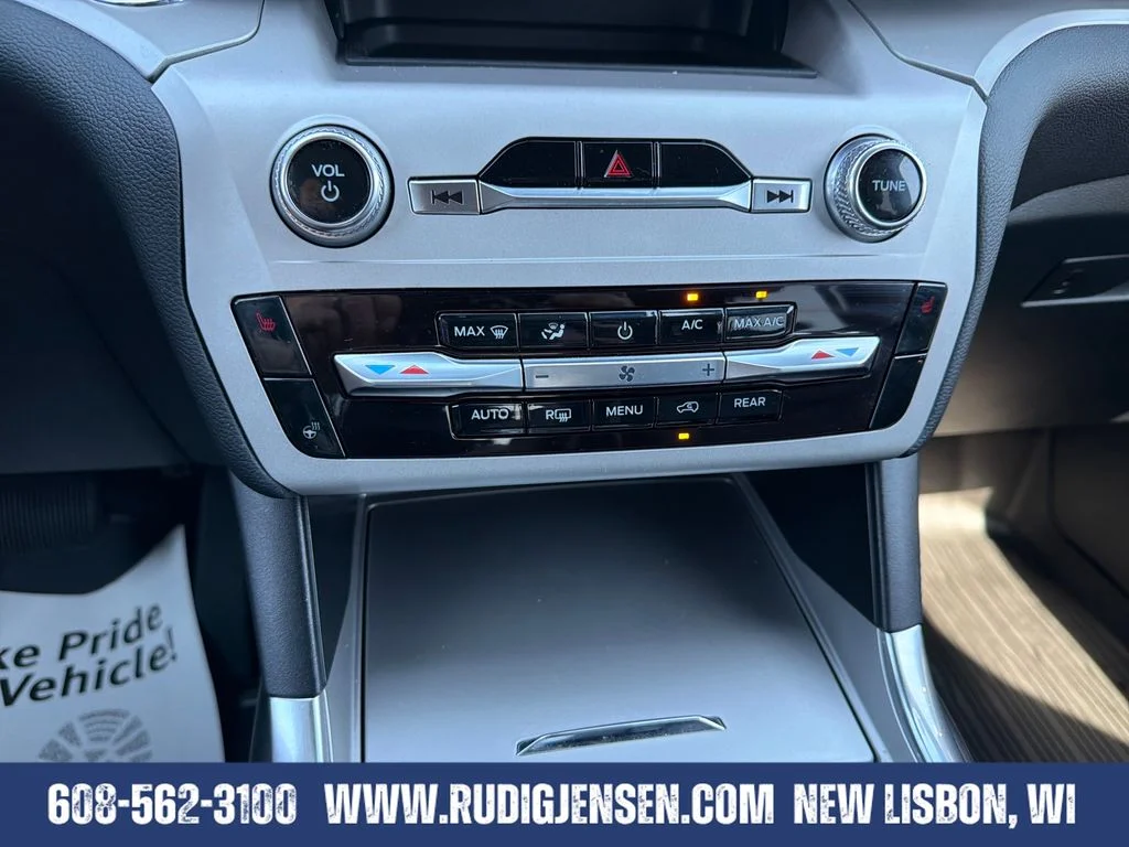 Used 2024 Blue Ford XLT image 17
