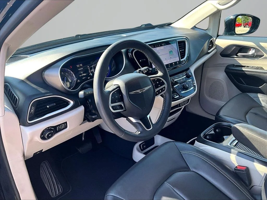 Used 2024 Black Chrysler Touring L image 15
