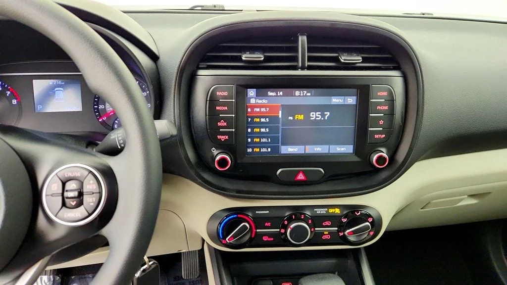 Used 2020 Inferno Red Kia LX IVT image 17