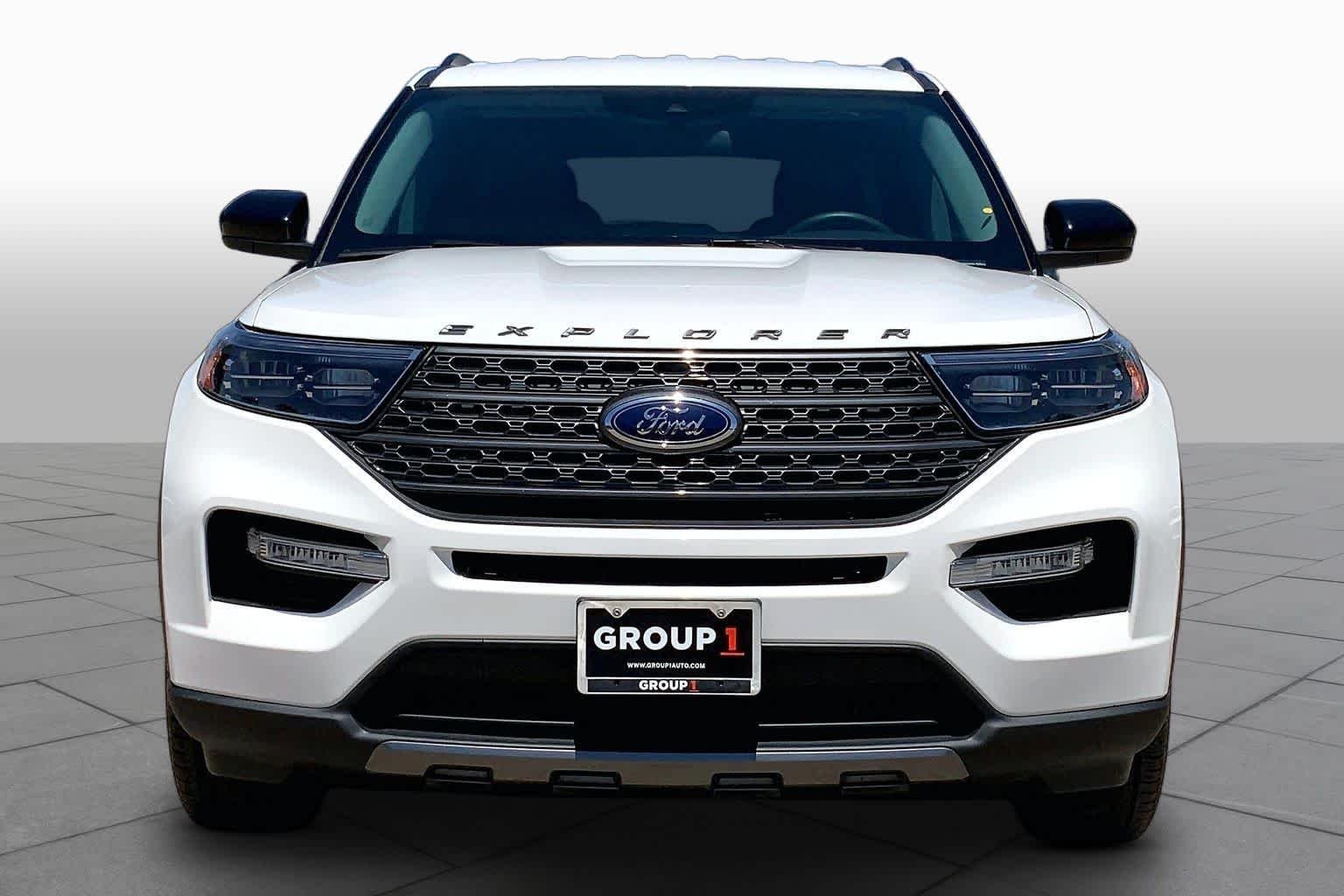 Used 2022 Star White Metallic Tri-Coat Ford XLT image 3