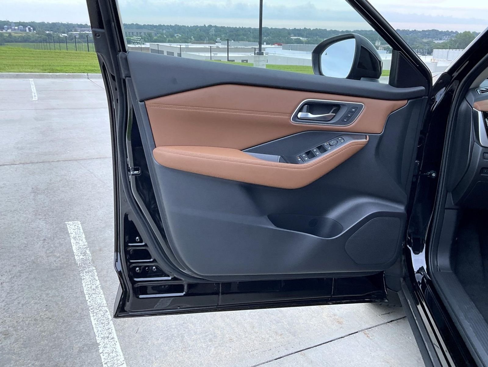 New 2026 Black Nissan Platinum image 10