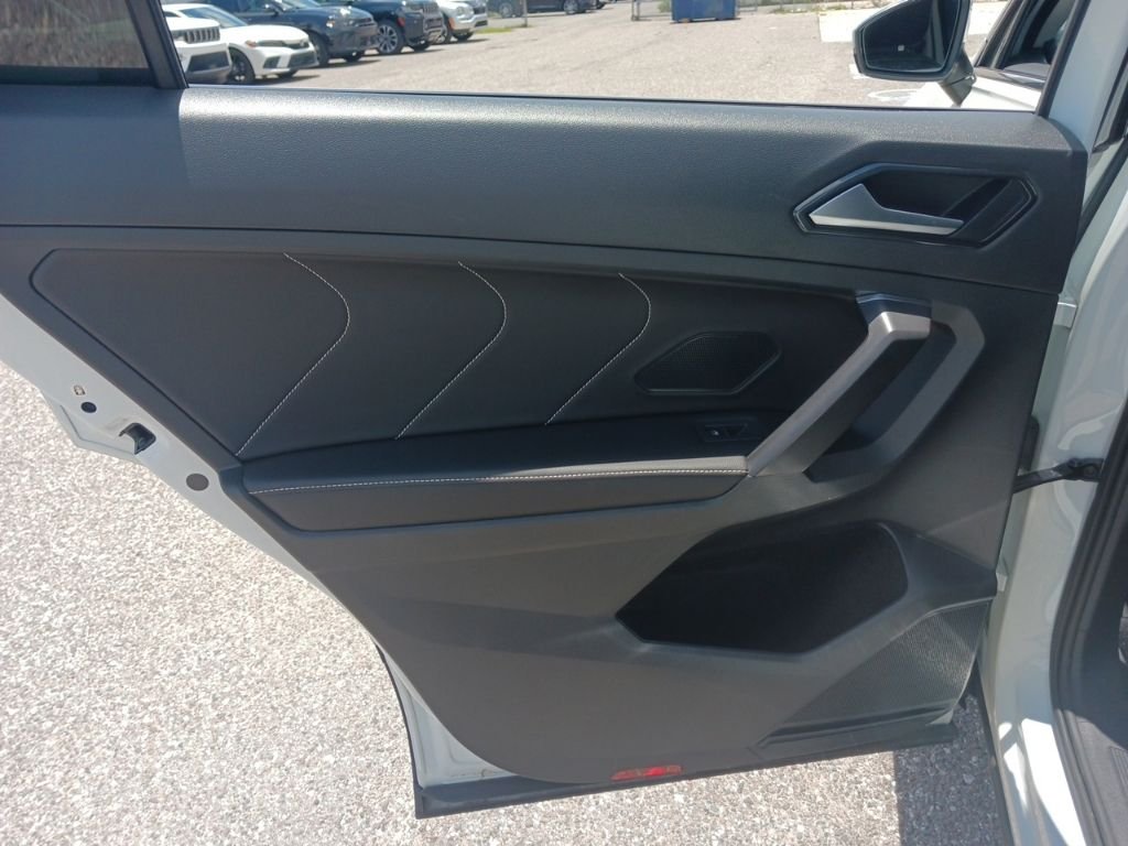 2022 Volkswagen Tiguan SE - Photo 14