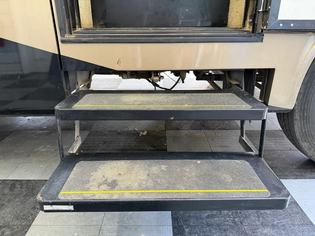 Used 2014  Tiffin  image 9
