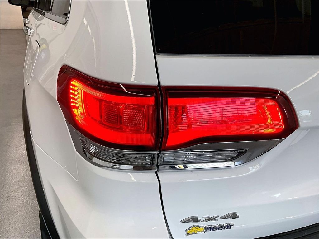Used 2022 Bright White Clearcoat Jeep Limited image 32