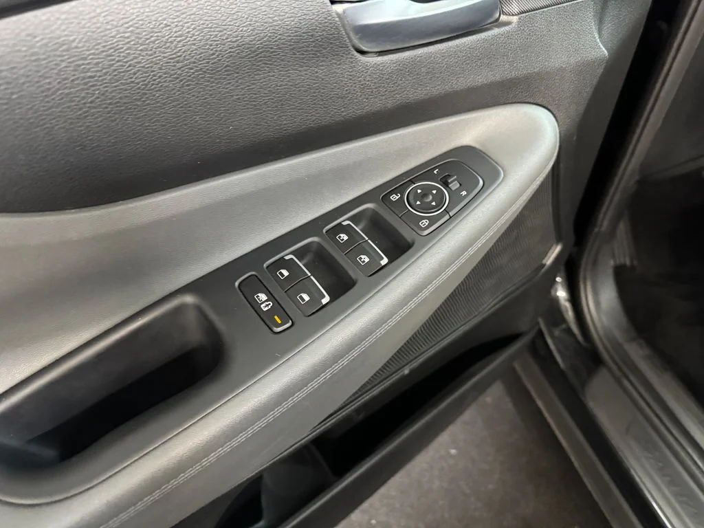 Used 2023 Black Hyundai Blue image 14