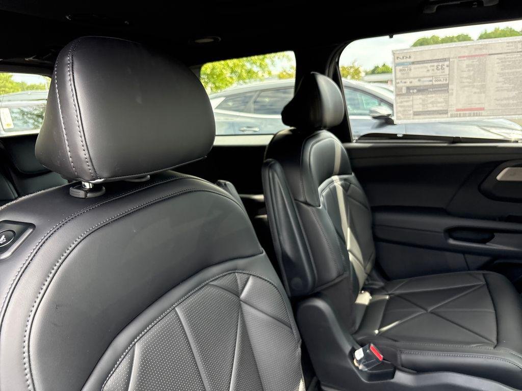 New 2027 Glacial White Pearl Kia SX image 31