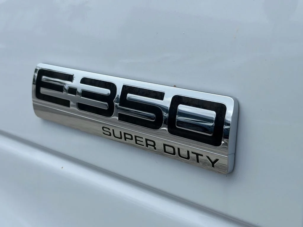 New 2026 Oxford White Ford E-350 SRW image 5