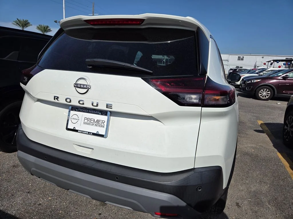 Used 2023 White Nissan S image 5
