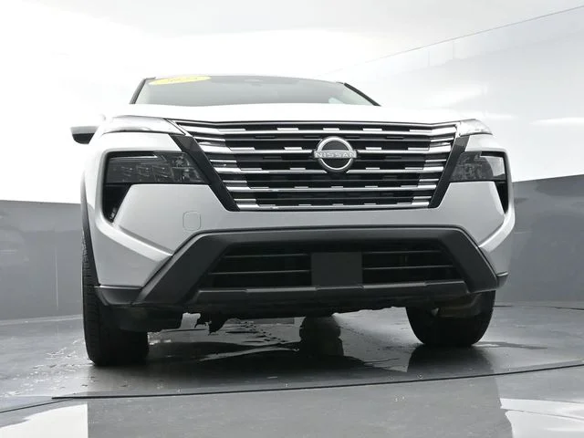 Used 2025 Silver Nissan SV image 33