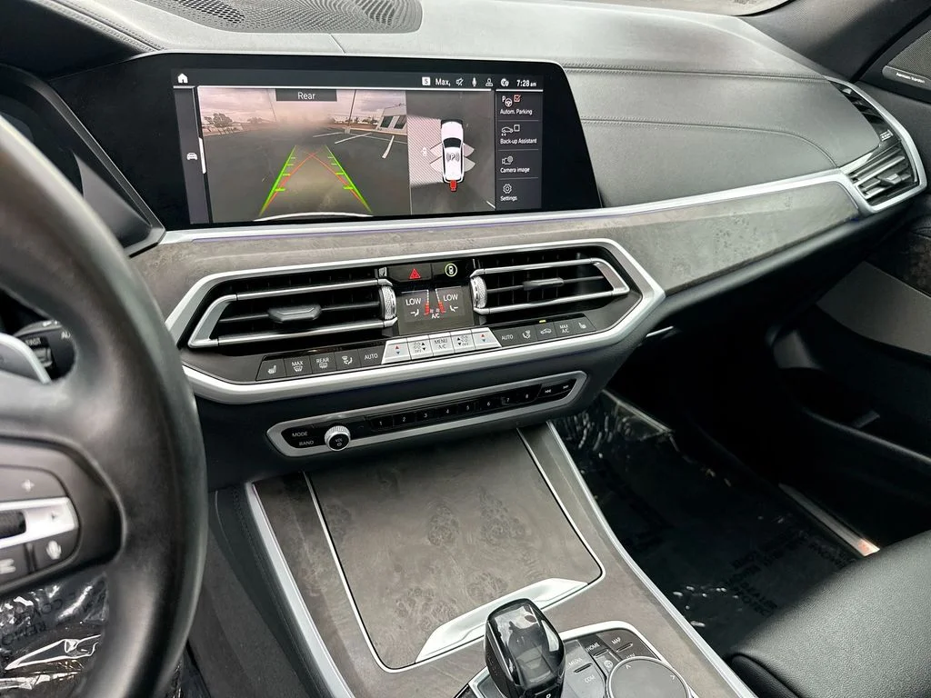 Used 2021 White BMW xDrive40i image 6
