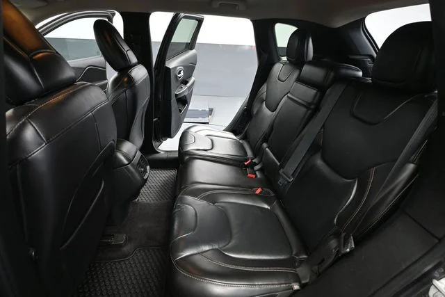 Used 2016 Gray Jeep Latitude image 35