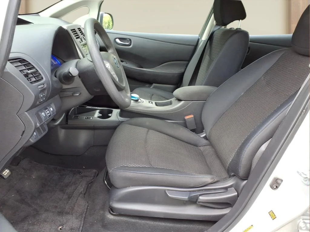 Used 2016 Silver Nissan S image 16