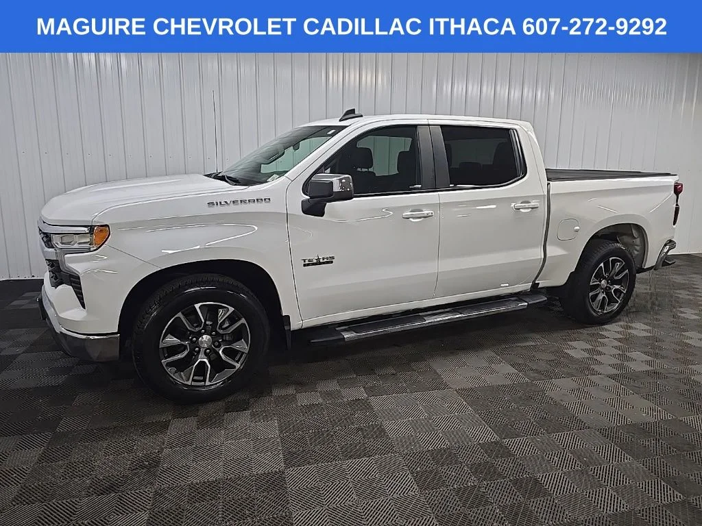 Used 2022 White Chevrolet LT image 6