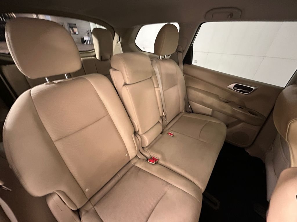 Used 2017 White Nissan S image 17
