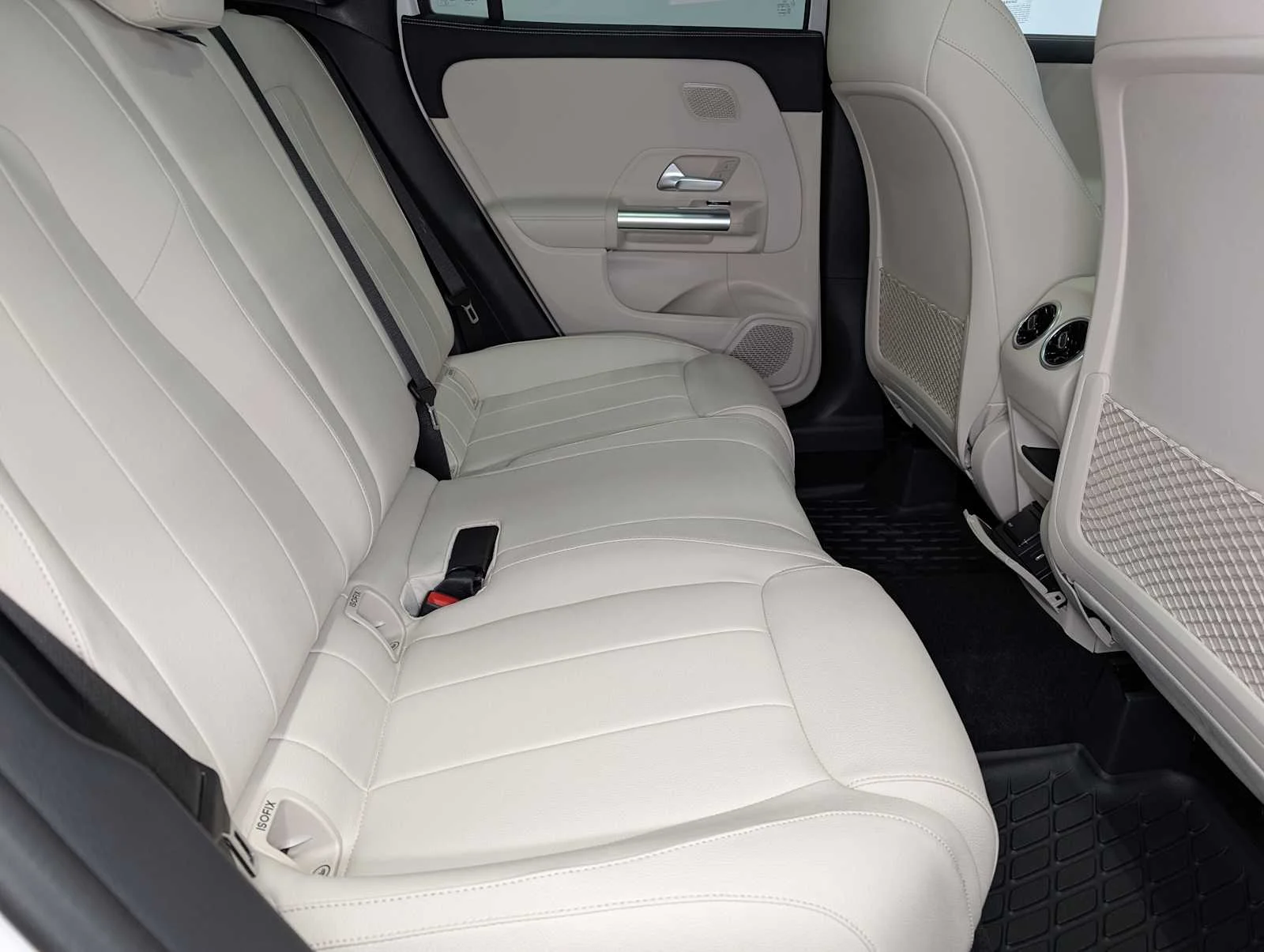 Used 2026 Polar White Mercedes-Benz GLA 250 image 36