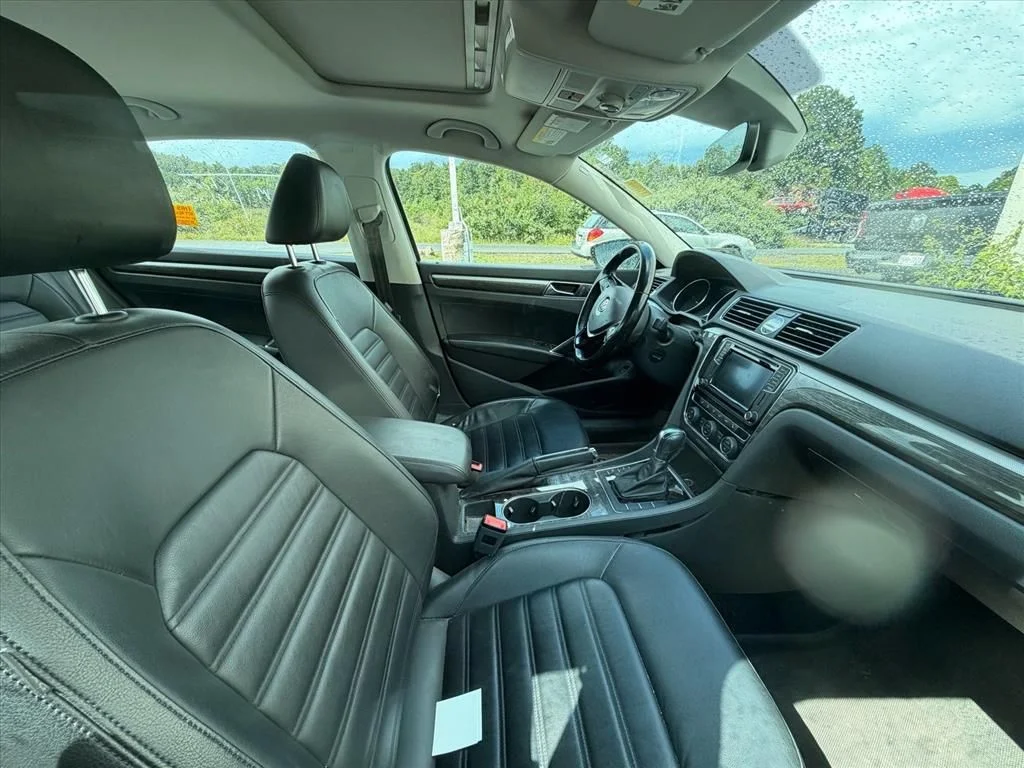 Used 2016  Volkswagen  image 15