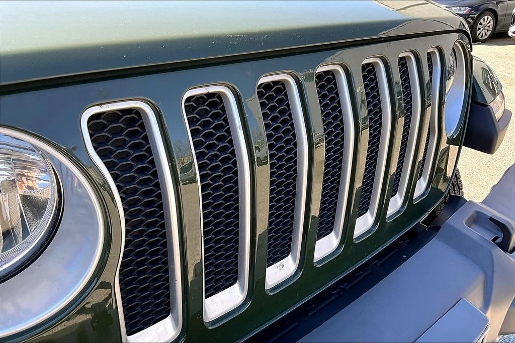 Used 2022 Green Jeep Unlimited Sahara image 32
