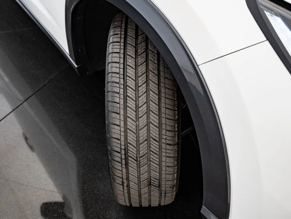 Used 2025 Platinum White Pearl Acura  image 50