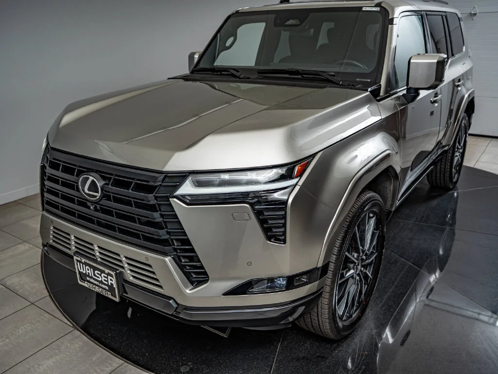 Used 2024 Silver Lexus 550 Luxury+ image 14