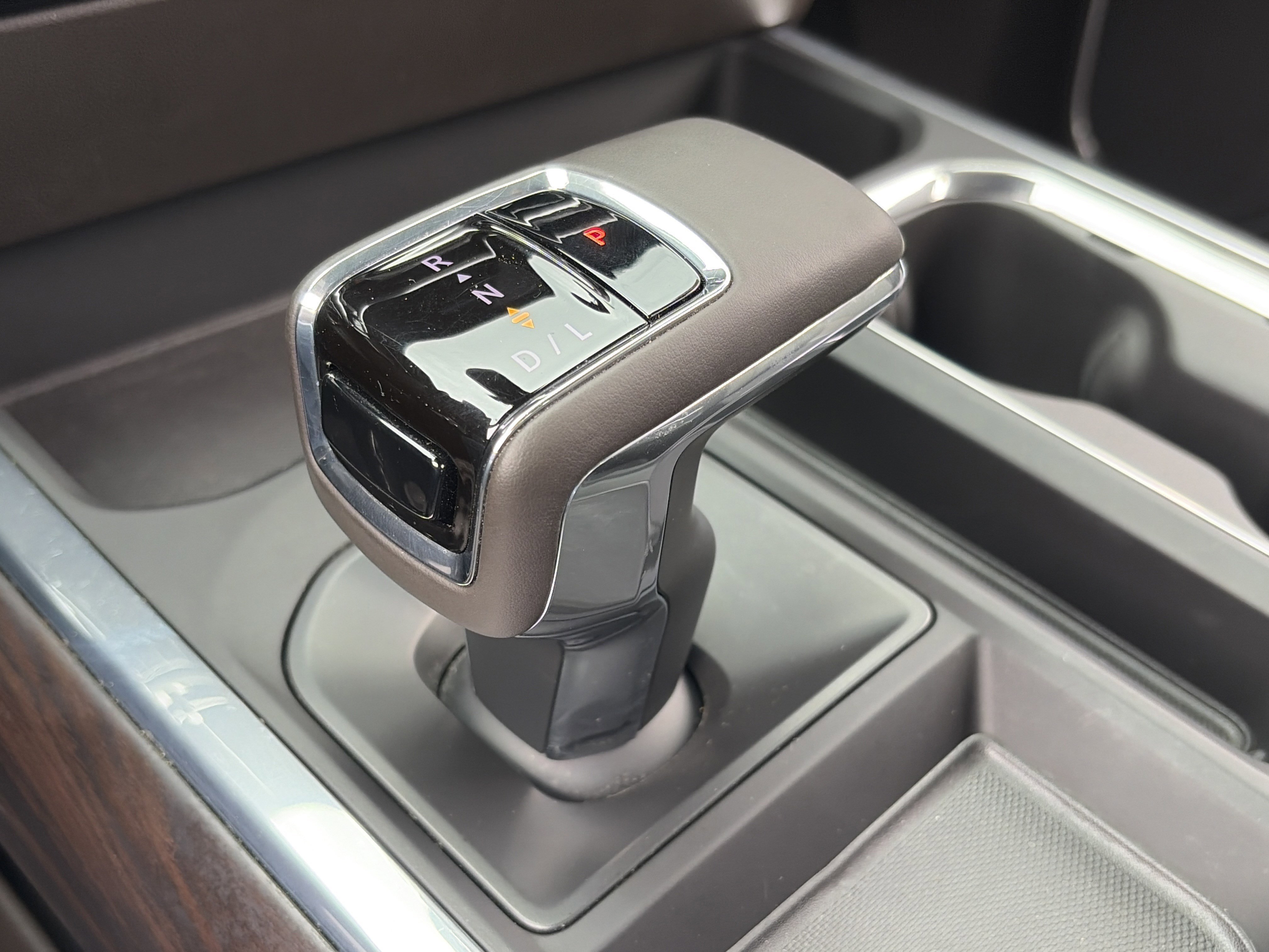 2024 GMC Sierra 1500 SLT - Photo 10