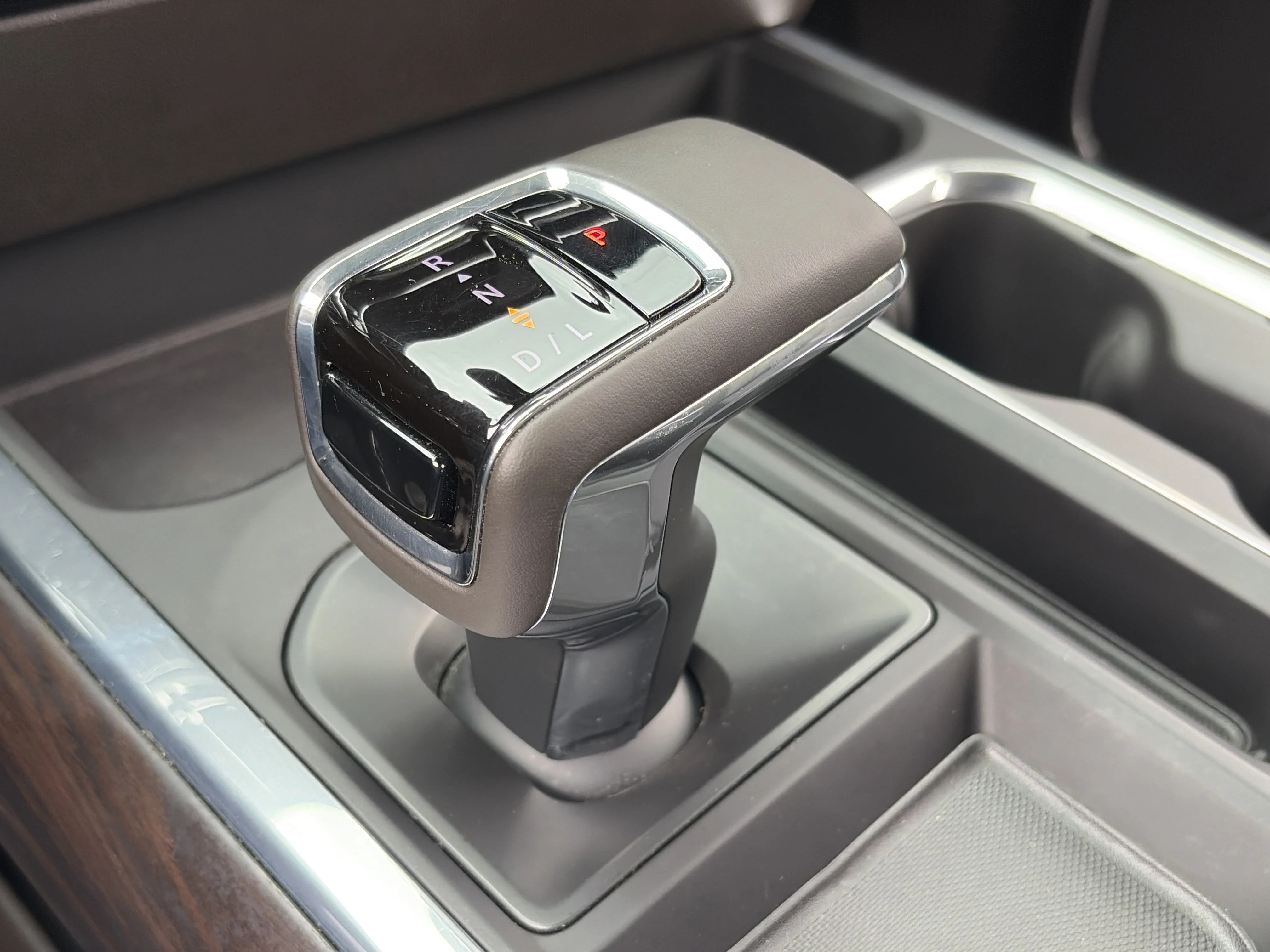 2024 GMC Sierra 1500 SLT - Photo 10