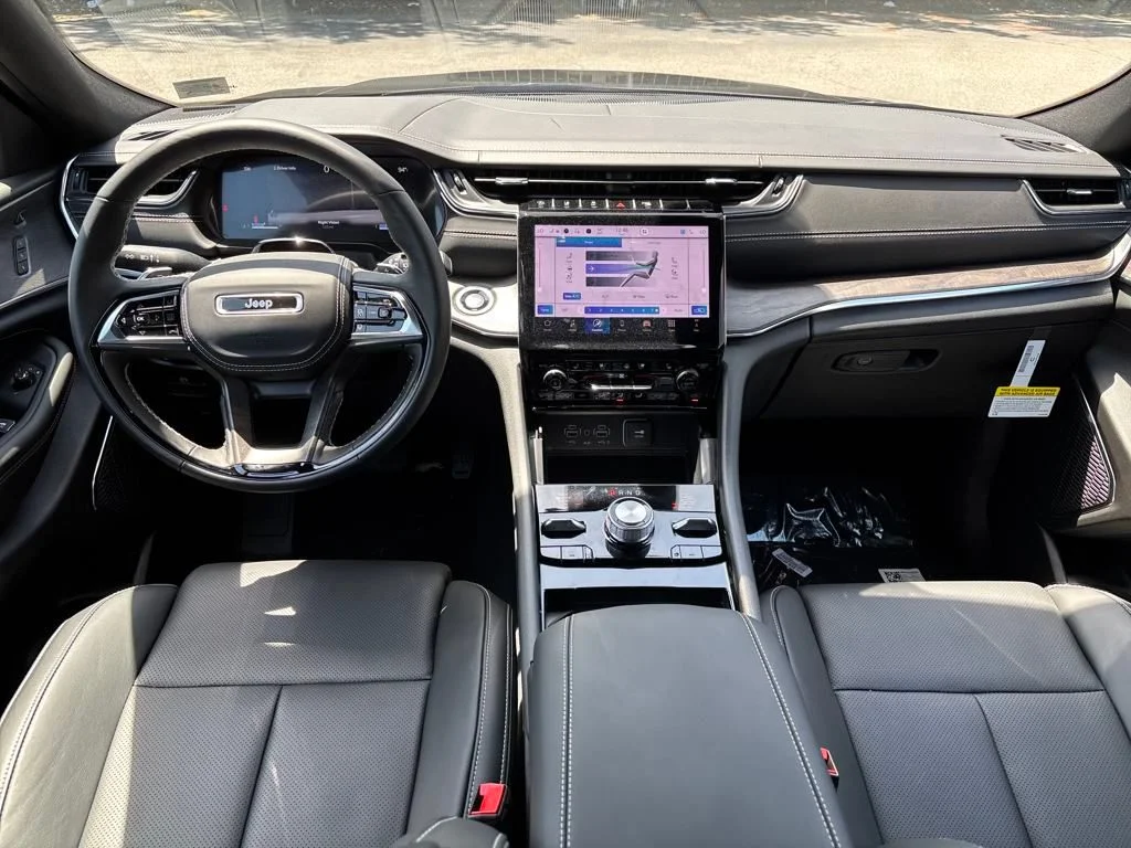 2025 Jeep Grand Cherokee Overland - Photo 12