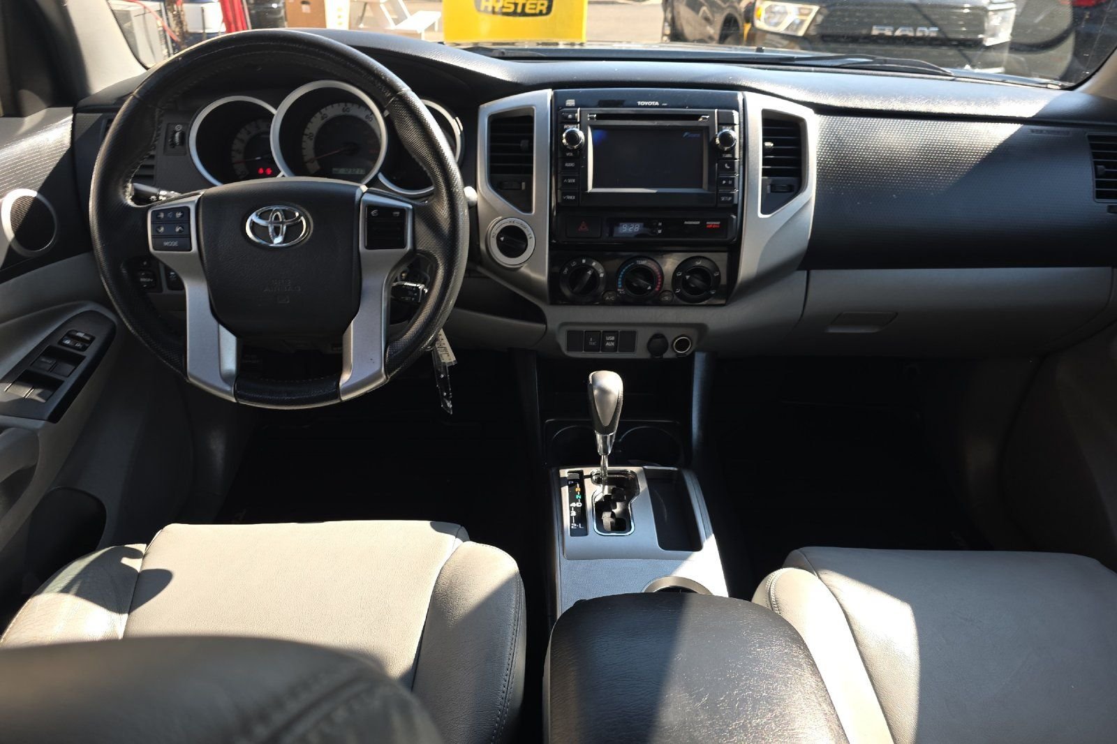 Used 2013 Black Toyota Base image 14