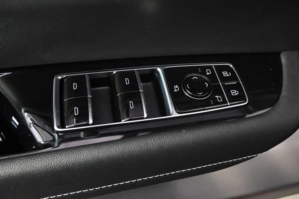 2026 Cadillac VISTIQ Sport - Photo 24