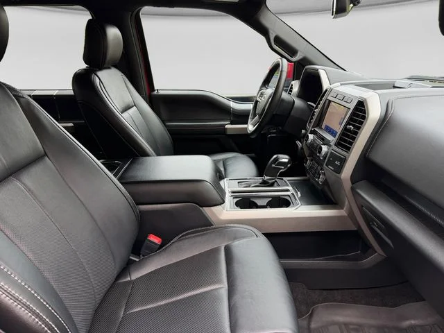 Used 2020  Ford Lariat image 16
