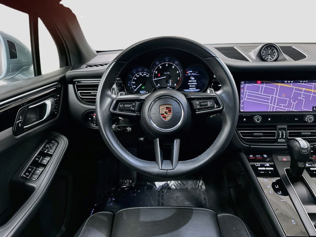Used 2025  Porsche  image 23