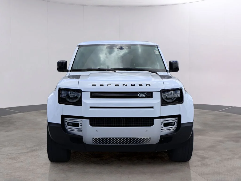 Used 2024 Fuji White Land Rover  image 2