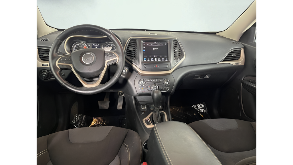 Used 2016 Billet Silver Metallic Jeep Latitude image 17